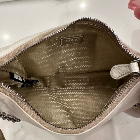 💗 SOLD 💗 Prada Re-Edition 2005 Re-Nylon bag - Picture 7 of 9